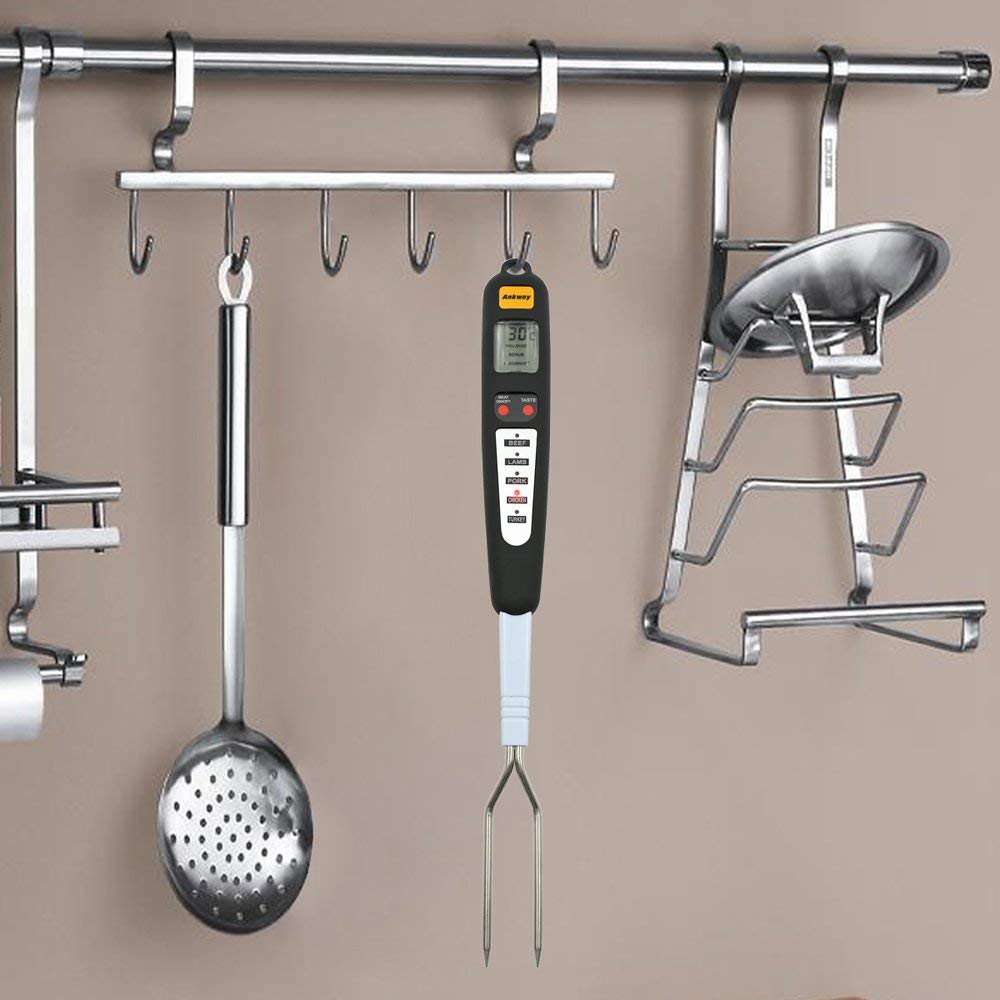 Meat thermometer fork with ready alarm flashing on display