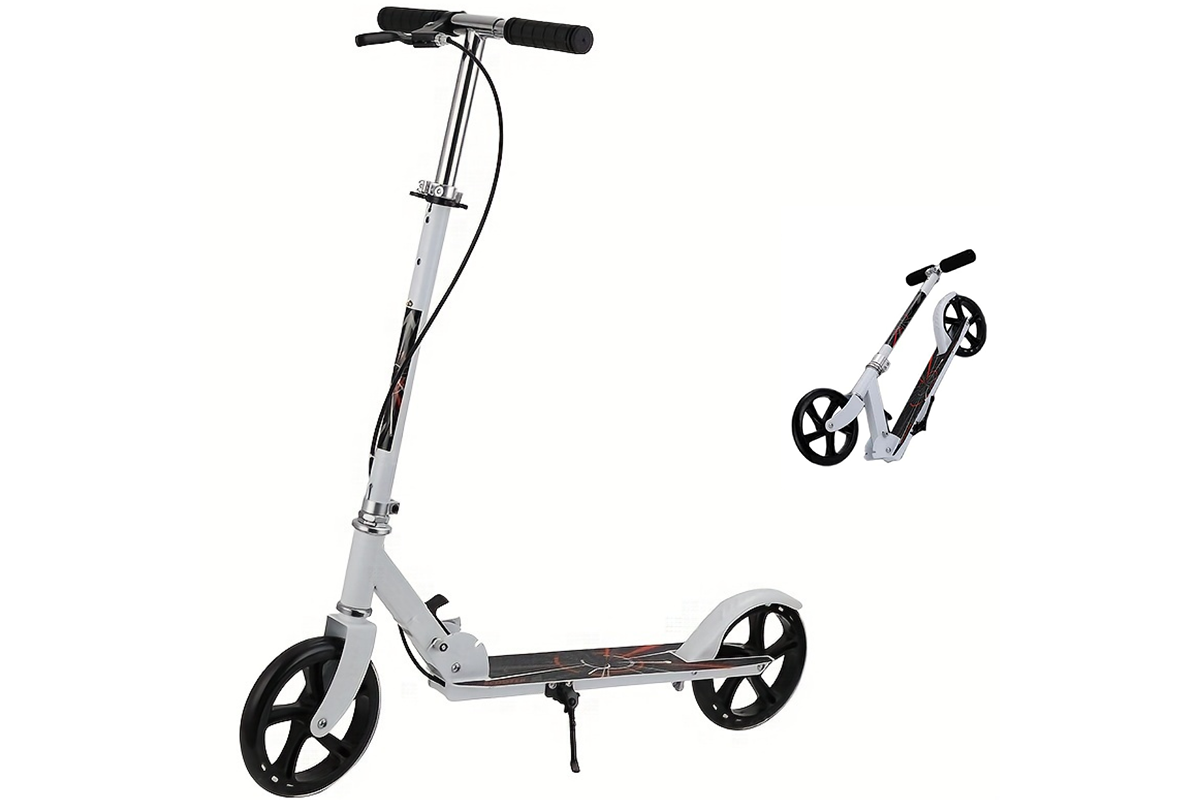 Adjustable handlebar height on kids scooter in white