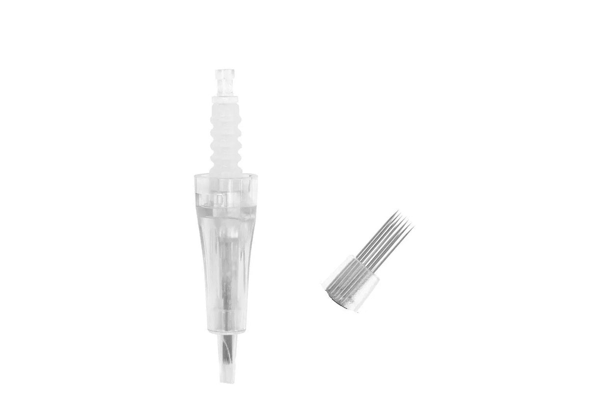 Side view of derma pen needles cartridge 7 pin in clear plastic case