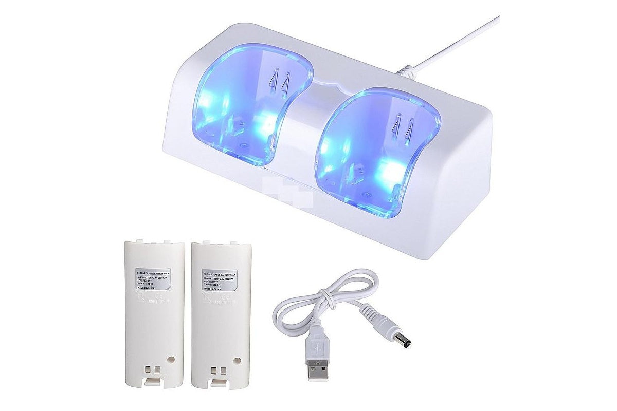 Close up of LED charging indicator on Dual Wii battery charger