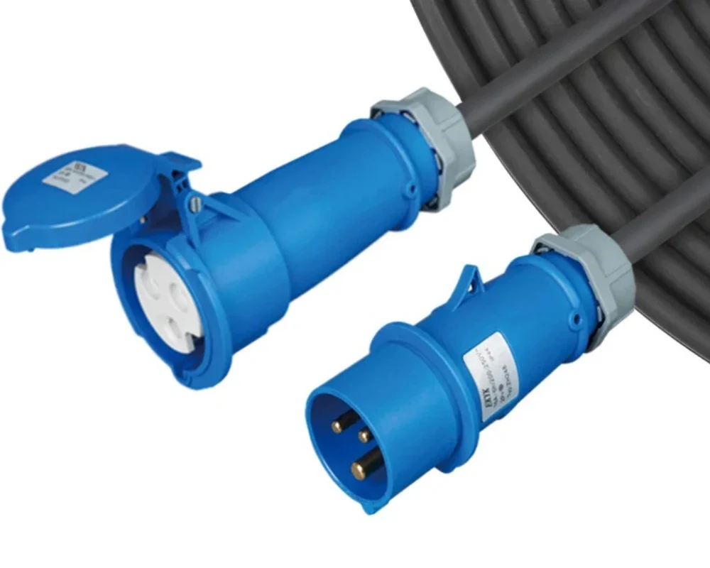 IP44 cover protecting plug on camping power extension lead