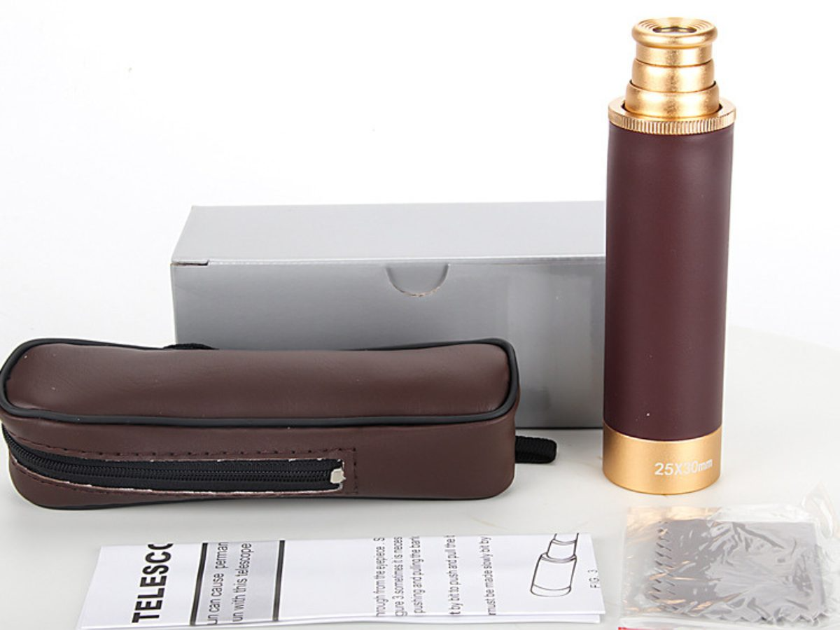 Monocular telescope with cleaning cloth and manual included