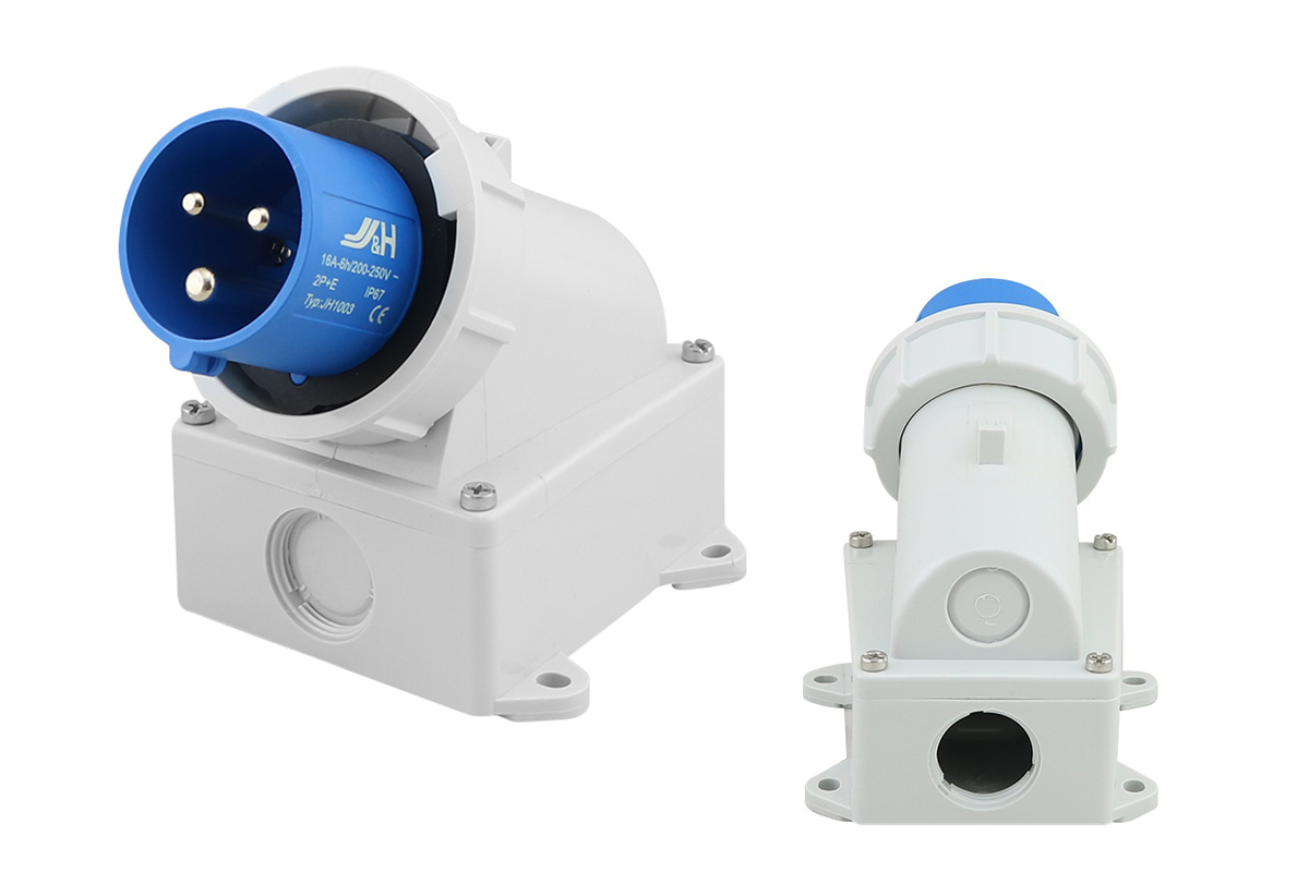 Side angle of caravan lead connector male with polycarbonate housing