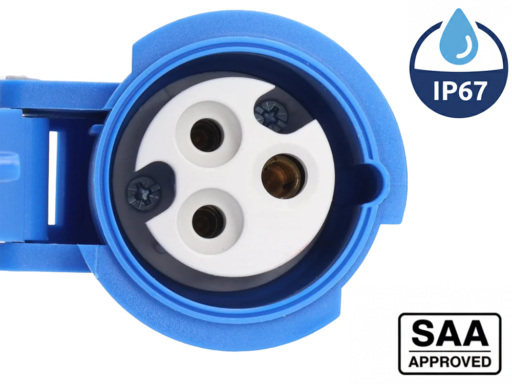 Caravan extension cable adaptor with plastic and metal couplers