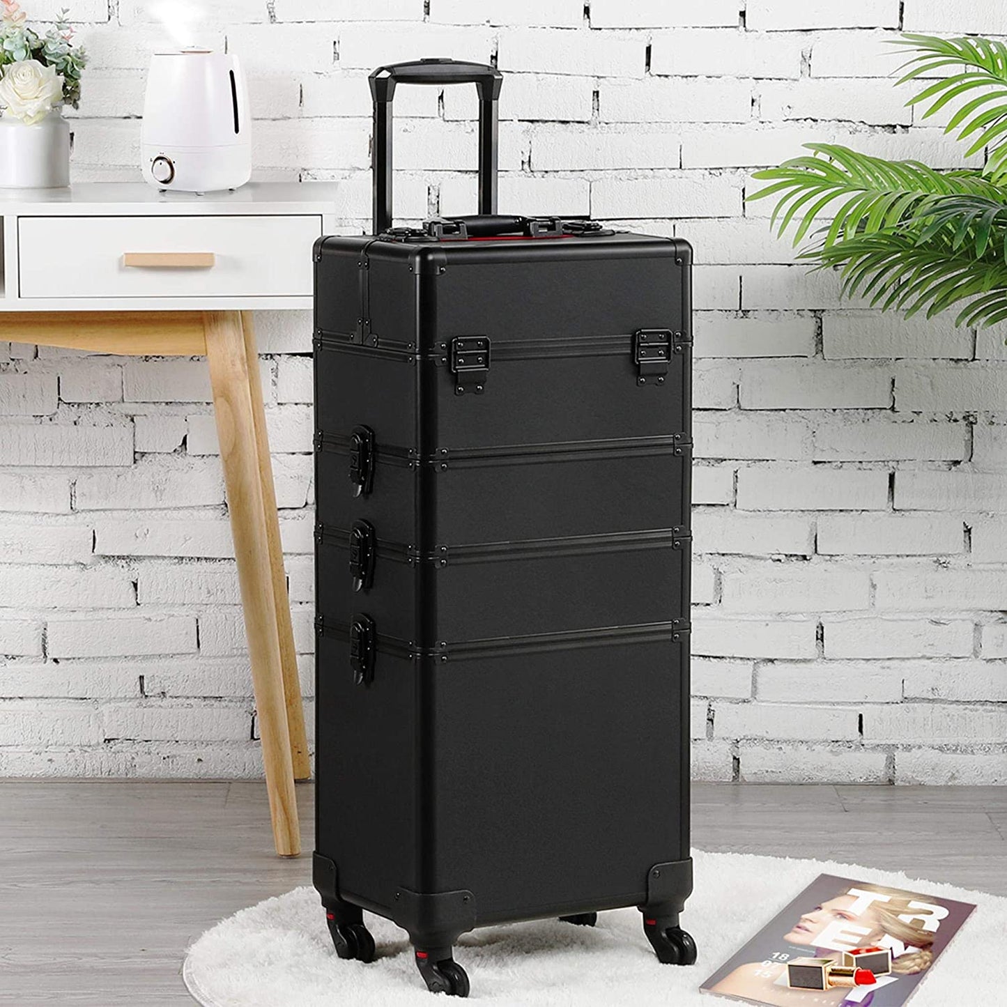 Retractable handle extended on aluminium makeup travel case trolley